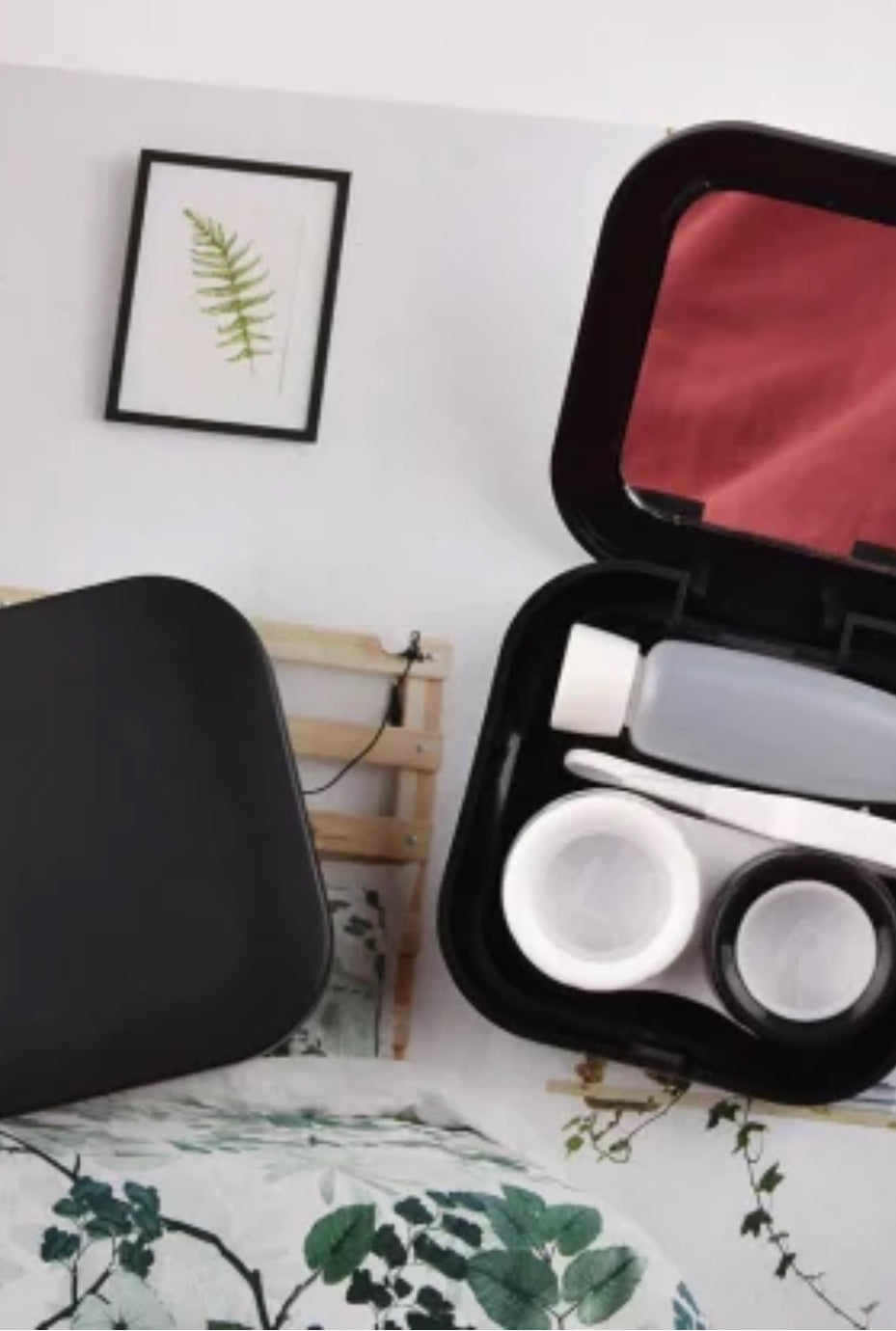 Travel - Contacts Case